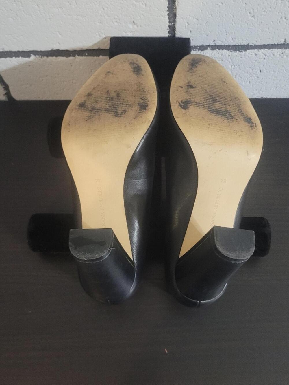 BANANA REPUBLIC Black  Leather Heels Sz 7.5 - Picture 5 of 8